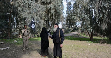 ارهابيو داعش يرجمون امرأة بريئة